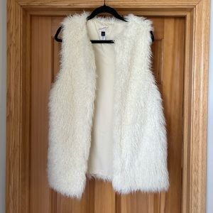 Universal Thread Fuzzy Vest